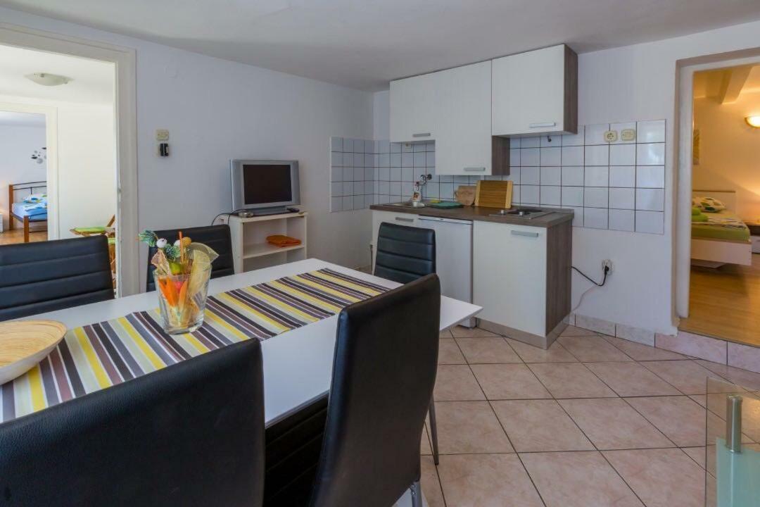 Apartment Dvorska Crikvenica Bagian luar foto