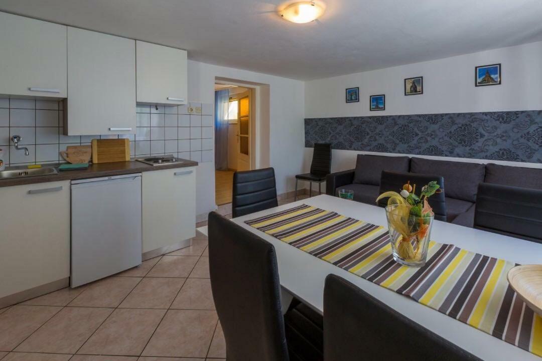Apartment Dvorska Crikvenica Bagian luar foto