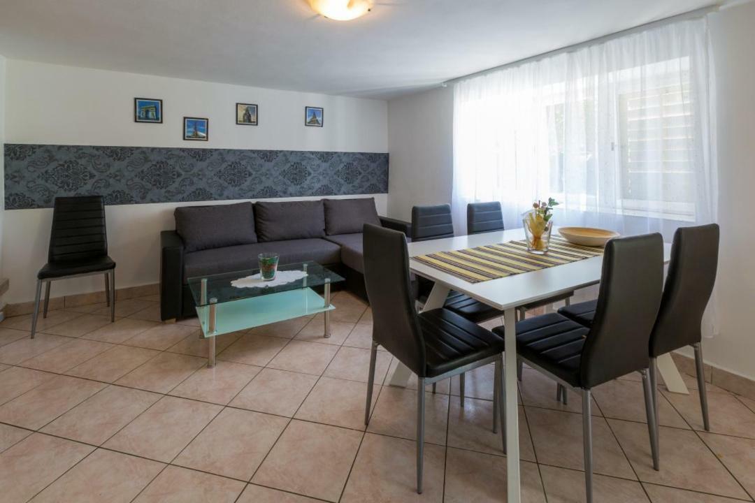 Apartment Dvorska Crikvenica Bagian luar foto