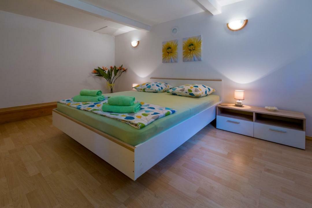 Apartment Dvorska Crikvenica Bagian luar foto